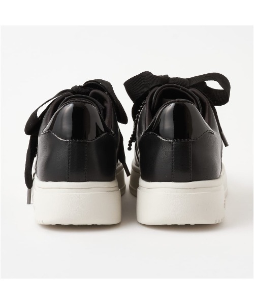 軽量】パールリボン付きコートスニーカー（スニーカー）｜+diana