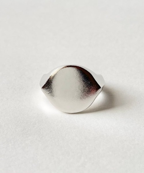 MELANGE(メランジェ)の「MELANGE Solid ワイドシグネットリング(リング・レディース・シルバー・#13/#11)」の2枚目の写真