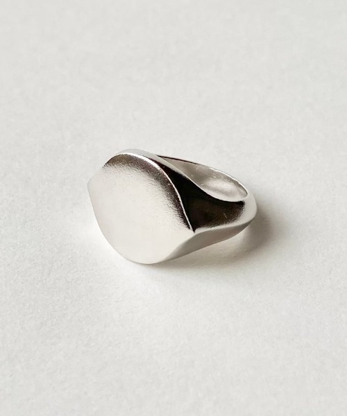 MELANGE(メランジェ)の「MELANGE Solid ワイドシグネットリング(リング・レディース・シルバー・#13/#11)」の5枚目の写真