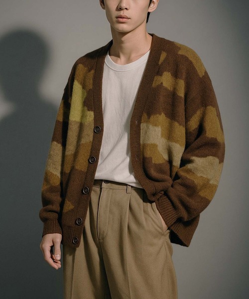 VIBGYOR(ヴィブジョー)の「【Korea Select】 カモフラ モヘアカーディガン(CN)(カーディガン/ボレロ・メンズ・ブラウン/チャコールグレー/ベージュ・FREE)」の1枚目の写真