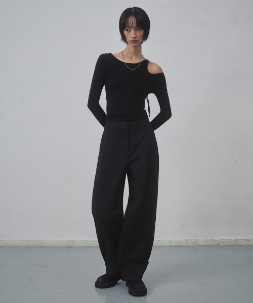 MUSINSA STANDARD WOMAN（ムシンサスタンダードウーマン）の「ウィメンズカーブドチノパンツ[ブラック]（その他パンツ・レディース・その他・30/24/25/26/27/28/29）」の2枚目の写真