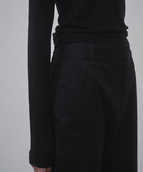 MUSINSA STANDARD WOMAN（ムシンサスタンダードウーマン）の「ウィメンズカーブドチノパンツ[ブラック]（その他パンツ・レディース・その他・30/24/25/26/27/28/29）」の8枚目の写真