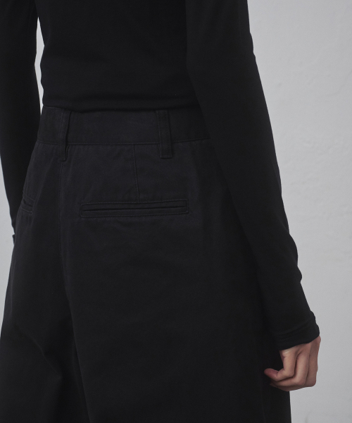 MUSINSA STANDARD WOMAN（ムシンサスタンダードウーマン）の「ウィメンズカーブドチノパンツ[ブラック]（その他パンツ・レディース・その他・30/24/25/26/27/28/29）」の9枚目の写真