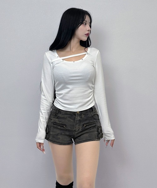 FOLLOWIN（フォロウィン）の「アシメストラップ スタッズサイドギャザートップス（Tシャツ/カットソー・レディース・グレー/ブラック/ブラウン/ホワイト・FREE）」の12枚目の写真