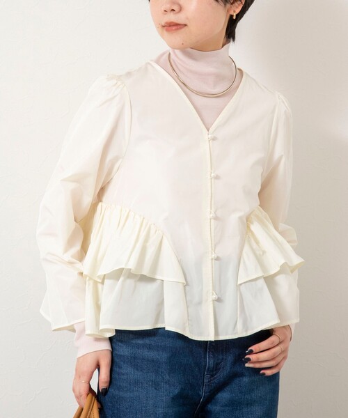 NOLLEY’S Sophi（ノーリーズソフィ）の「ウォッシャブルマイクロタフタティアードブラウス（シャツ/ブラウス・レディース・オフホワイト/ブラック・38）」の1枚目の写真