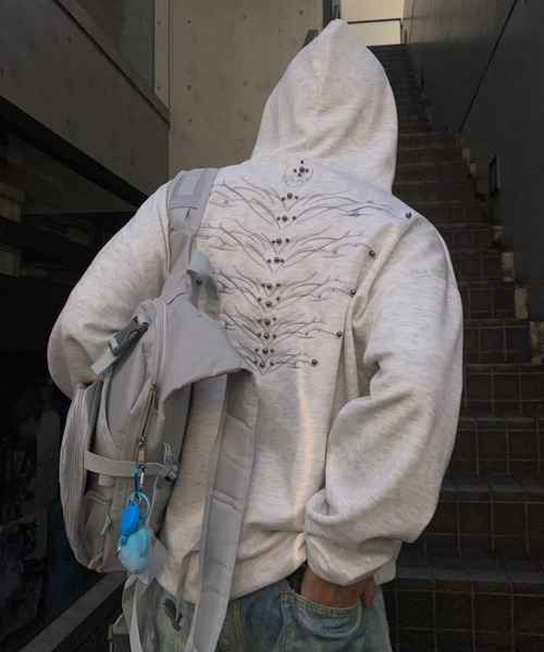lilful(リルフル)の「【26年春夏新作】パールリベットオーバーサイズ刺繍フーディー(パーカー・メンズ・ネイビー/ブラック/グレー・F)」の3枚目の写真