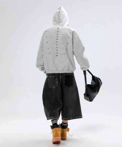 lilful(リルフル)の「【26年春夏新作】パールリベットオーバーサイズ刺繍フーディー(パーカー・メンズ・ネイビー/ブラック/グレー・F)」の6枚目の写真