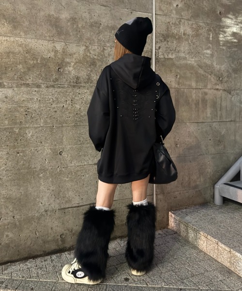 lilful(リルフル)の「【26年春夏新作】パールリベットオーバーサイズ刺繍フーディー(パーカー・メンズ・ネイビー/ブラック/グレー・F)」の8枚目の写真
