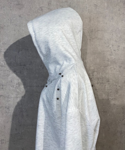 lilful(リルフル)の「【26年春夏新作】パールリベットオーバーサイズ刺繍フーディー(パーカー・メンズ・ネイビー/ブラック/グレー・F)」の13枚目の写真