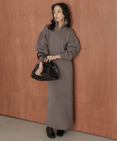 AMELY(エミリー)の「ハーフジップニットワンピース(ワンピース・レディース・ブラック/ベージュ/モカ/グレー・フリー)」の4枚目の写真