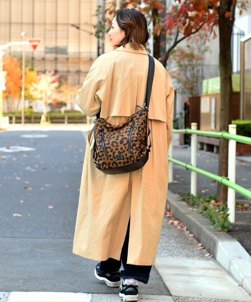 LAZY SUSAN（レイジースーザン）の「リュックバッグ３ＷＡＹアニマルプリント（バックパック/リュック・レディース・レオパード/ゼブラ・FREE）」の4枚目の写真