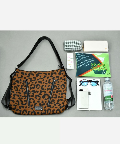 LAZY SUSAN（レイジースーザン）の「リュックバッグ３ＷＡＹアニマルプリント（バックパック/リュック・レディース・レオパード/ゼブラ・FREE）」の5枚目の写真