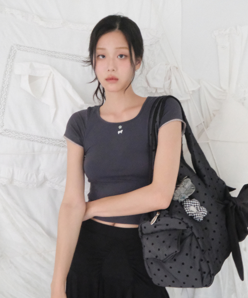 SIWEOL107(シウォル107)の「Kitten Crop Tee (Charcoal)(Tシャツ/カットソー・レディース・チャコール・FREE)」の2枚目の写真