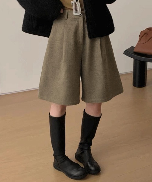 DAY CLOSET(デイ クローゼット)の「【大きいサイズ有/微起毛/バックゴム】フロント タック ハーフパンツ レディース(その他パンツ・レディース・ダークグレー/オリーブ・XL/S/M/L)」の2枚目の写真