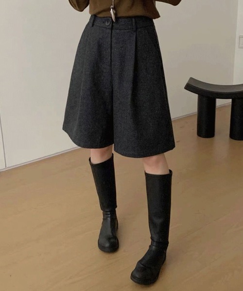 DAY CLOSET(デイ クローゼット)の「【大きいサイズ有/微起毛/バックゴム】フロント タック ハーフパンツ レディース(その他パンツ・レディース・ダークグレー/オリーブ・XL/S/M/L)」の4枚目の写真
