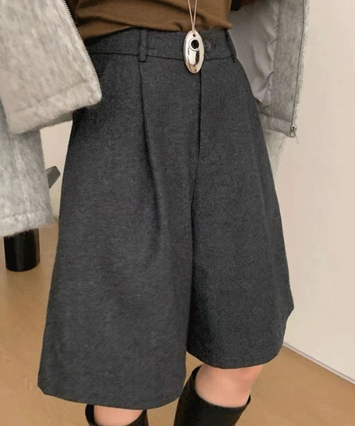 DAY CLOSET(デイ クローゼット)の「【大きいサイズ有/微起毛/バックゴム】フロント タック ハーフパンツ レディース(その他パンツ・レディース・ダークグレー/オリーブ・XL/S/M/L)」の3枚目の写真