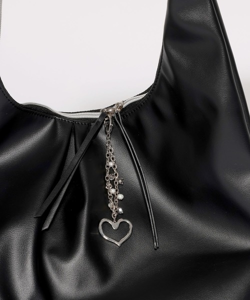 PAGEBOY(ページボーイ)の「ハートチェーンチャーム(チャーム・レディース・ライトベージュ/グレイッシュベージュ・FREE)」の1枚目の写真