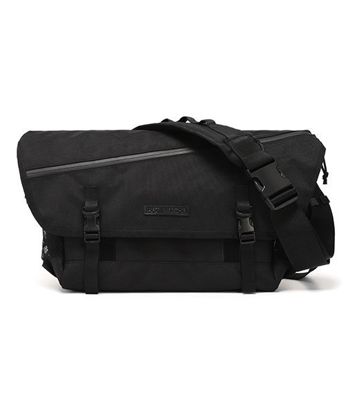 Diagonal line messenger bag (black)