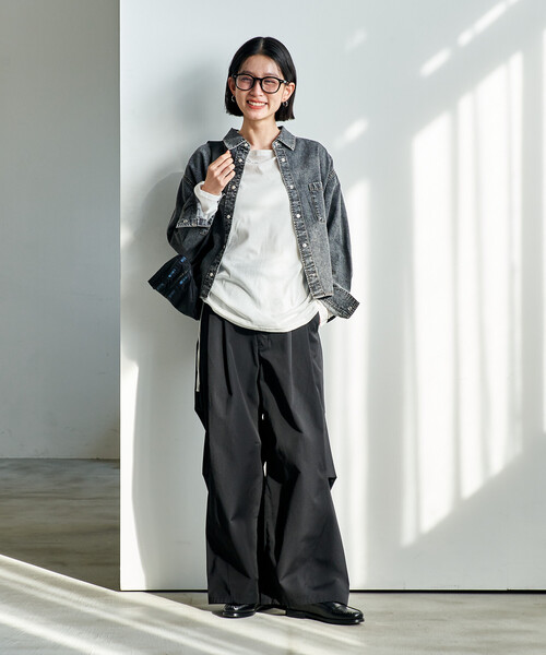 FREAK'S STORE(フリークスストア)の「とろみデニムショートシャツ/リヨセル デニムショート丈シャツ<セットアップ対応>(シャツ/ブラウス・レディース・サックスブルー/ブルー/チャコール・フリ-)」の4枚目の写真
