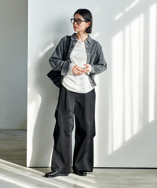 FREAK'S STORE(フリークスストア)の「とろみデニムショートシャツ/リヨセル デニムショート丈シャツ<セットアップ対応>(シャツ/ブラウス・レディース・サックスブルー/ブルー/チャコール・フリ-)」の5枚目の写真