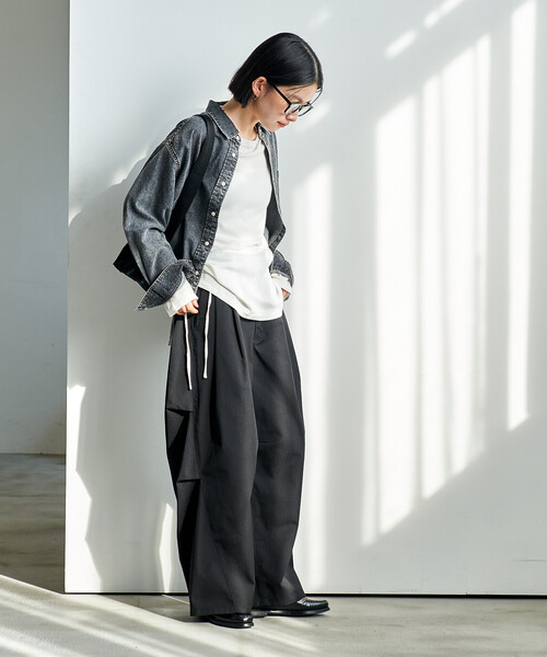 FREAK'S STORE(フリークスストア)の「とろみデニムショートシャツ/リヨセル デニムショート丈シャツ<セットアップ対応>(シャツ/ブラウス・レディース・サックスブルー/ブルー/チャコール・フリ-)」の10枚目の写真