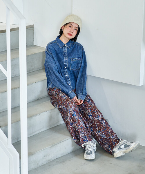 FREAK'S STORE(フリークスストア)の「とろみデニムショートシャツ/リヨセル デニムショート丈シャツ<セットアップ対応>(シャツ/ブラウス・レディース・サックスブルー/ブルー/チャコール・フリ-)」の19枚目の写真