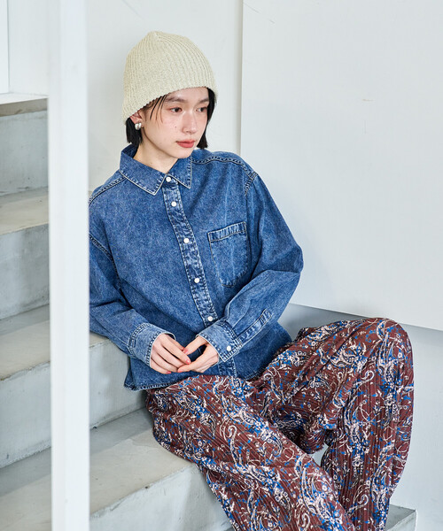 FREAK'S STORE(フリークスストア)の「とろみデニムショートシャツ/リヨセル デニムショート丈シャツ<セットアップ対応>(シャツ/ブラウス・レディース・サックスブルー/ブルー/チャコール・フリ-)」の22枚目の写真