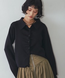 襟付きフロントシャーリングニット