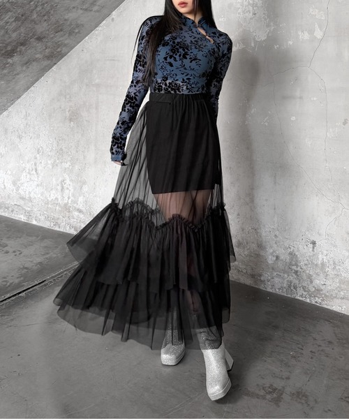 LVEU.(ラブユ.)の「【LVEU.】フックデザインレースシアートップス / トップス カットソー シアー シースルー ベロア アシメ アシンメトリー ボタニカル チャイナカラー レイヤード インナー ブルー ブラック レッド モード(Tシャツ/カットソー・レディース・ブルー/ブラック・FREE)」の3枚目の写真