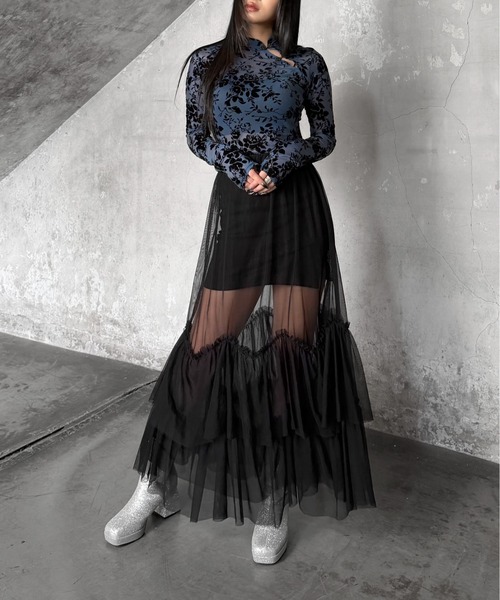 LVEU.(ラブユ.)の「【LVEU.】フックデザインレースシアートップス / トップス カットソー シアー シースルー ベロア アシメ アシンメトリー ボタニカル チャイナカラー レイヤード インナー ブルー ブラック レッド モード(Tシャツ/カットソー・レディース・ブルー/ブラック・FREE)」の4枚目の写真