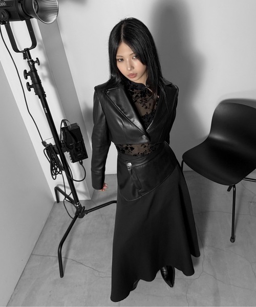 LVEU.(ラブユ.)の「【LVEU.】フックデザインレースシアートップス / トップス カットソー シアー シースルー ベロア アシメ アシンメトリー ボタニカル チャイナカラー レイヤード インナー ブルー ブラック レッド モード(Tシャツ/カットソー・レディース・ブルー/ブラック・FREE)」の17枚目の写真