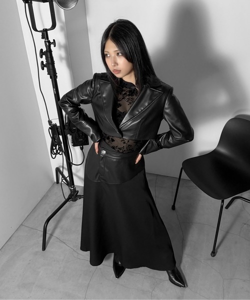 LVEU.(ラブユ.)の「【LVEU.】フックデザインレースシアートップス / トップス カットソー シアー シースルー ベロア アシメ アシンメトリー ボタニカル チャイナカラー レイヤード インナー ブルー ブラック レッド モード(Tシャツ/カットソー・レディース・ブルー/ブラック・FREE)」の18枚目の写真