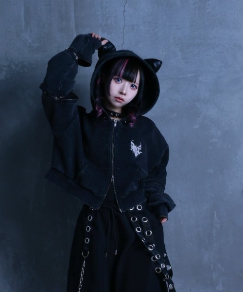 Amilige(アミリージュ)の「猫耳袖ZIPショート丈パーカー(パーカー・レディース・グレー/ブラック・FREE)」の9枚目の写真