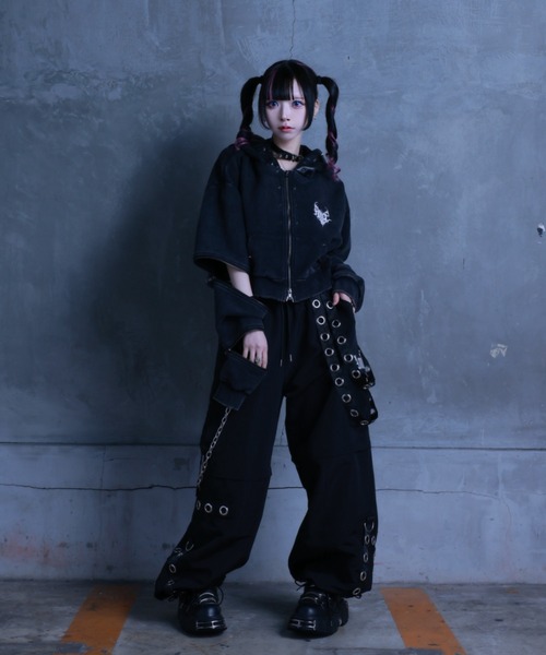 Amilige(アミリージュ)の「猫耳袖ZIPショート丈パーカー(パーカー・レディース・グレー/ブラック・FREE)」の11枚目の写真