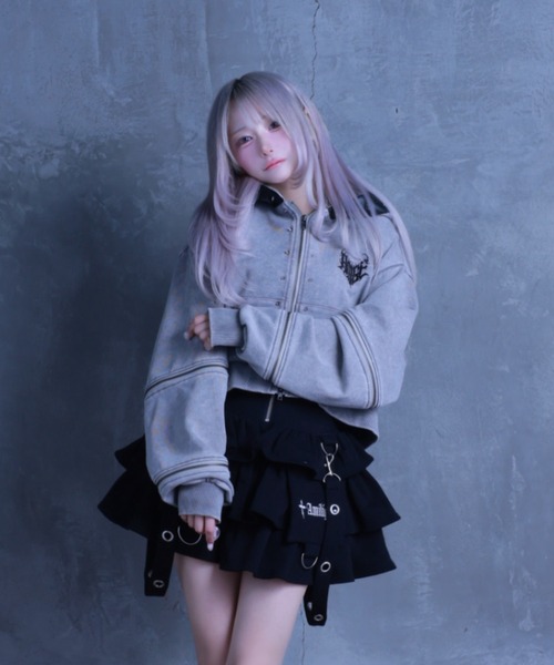 Amilige(アミリージュ)の「猫耳袖ZIPショート丈パーカー(パーカー・レディース・グレー/ブラック・FREE)」の4枚目の写真