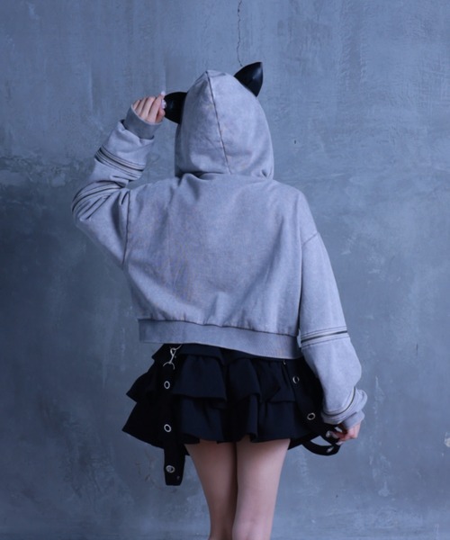 Amilige(アミリージュ)の「猫耳袖ZIPショート丈パーカー(パーカー・レディース・グレー/ブラック・FREE)」の6枚目の写真