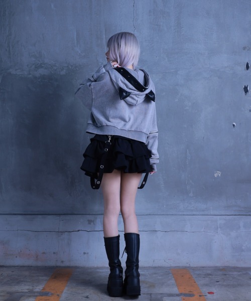 Amilige(アミリージュ)の「猫耳袖ZIPショート丈パーカー(パーカー・レディース・グレー/ブラック・FREE)」の8枚目の写真