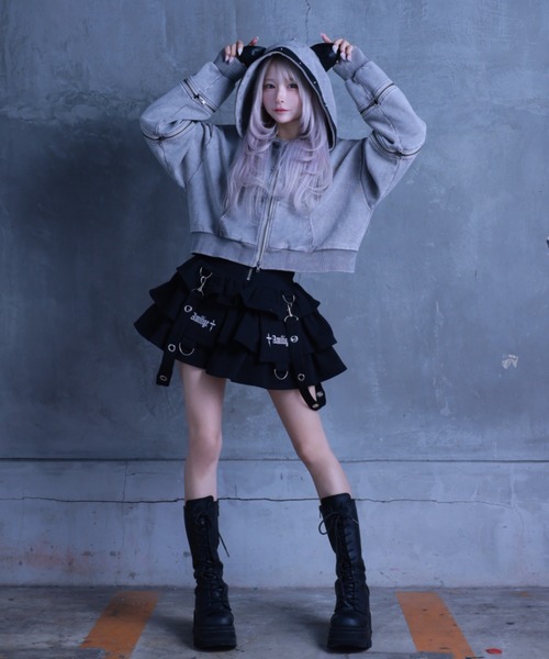 Amilige(アミリージュ)の「猫耳袖ZIPショート丈パーカー(パーカー・レディース・グレー/ブラック・FREE)」の7枚目の写真