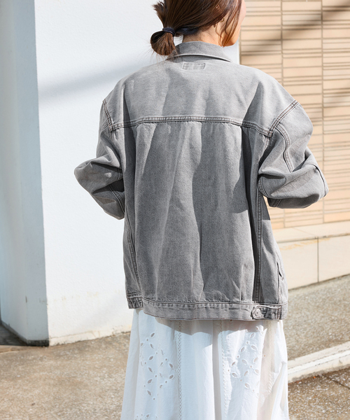 JOURNAL STANDARD relume（ジャーナルスタンダード　レリューム）の「デニムトラッカージャケット（デニムジャケット・レディース・ライトグレー/ブルー・FREE）」の10枚目の写真