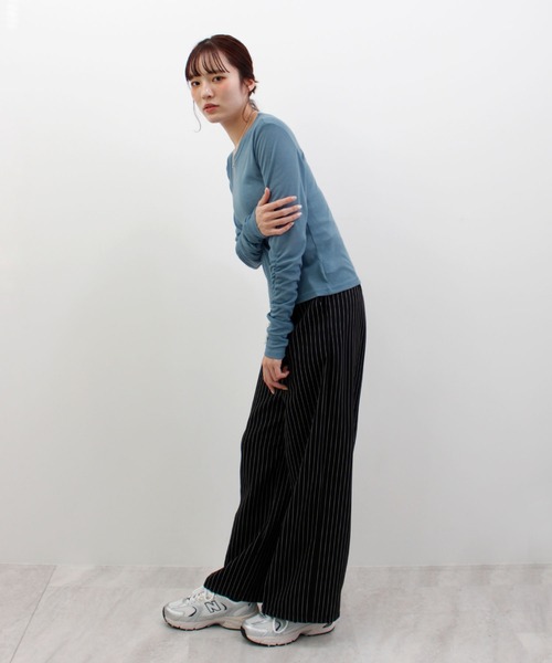 ABYS(アビス)の「袖シャーリングシアートップス(Tシャツ/カットソー・レディース・ピンク/ホワイト/ブルー/グレー・FREE)」の6枚目の写真