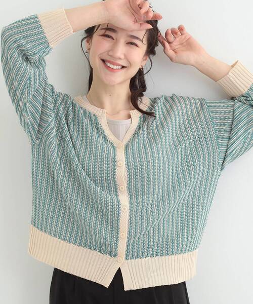SHOO・LA・RUE(シューラルー)の「【洗濯機可/S-LL】キーネックでお顔周りすっきり ざっくり編みカーディガン(カーディガン/ボレロ・レディース・オレンジ系その他4/ネイビー/グリーン系その他4・01/02/04/03)」の2枚目の写真