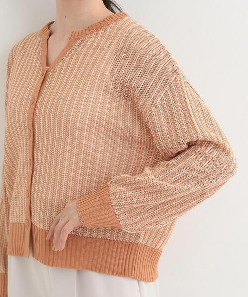 SHOO・LA・RUE(シューラルー)の「【洗濯機可/S-LL】キーネックでお顔周りすっきり ざっくり編みカーディガン(カーディガン/ボレロ・レディース・オレンジ系その他4/ネイビー/グリーン系その他4・01/02/04/03)」の5枚目の写真