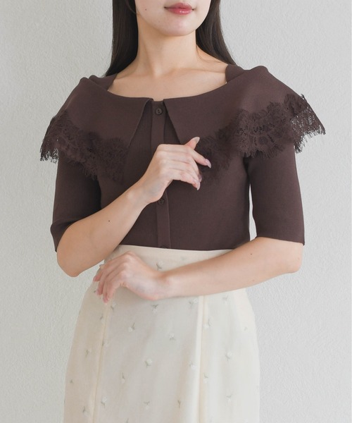 31 Sons de mode（トランテアン　ソン　ドゥ　モード）の「2026春夏新作 レーストリミングビッグカラーニット（ニット/セーター・レディース・オフホワイト/ブラウン/ブラック×ホワイト・ﾌﾘ-）」の6枚目の写真