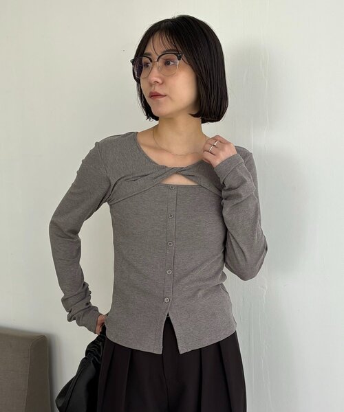 CAPRICIEUX LE'MAGE(カプリシューレマージュ)の「ツイストネックT(Tシャツ/カットソー・レディース・ホワイト/ブラック/グレー・FREE)」の9枚目の写真