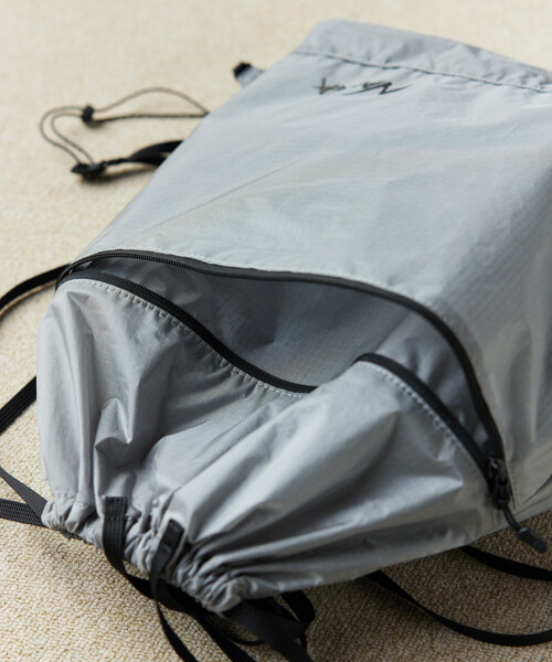 NANGA(ナンガ)の「NANGA/ナンガ Fibermax TUL KNAPSACK ナップサック(バックパック/リュック・メンズ・グレー/ブラック/イエロー・ONE SIZE)」の10枚目の写真