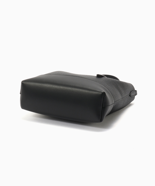 EDIFICE（エディフィス）の「MAISON MARGIELA(メゾン マルジェラ)  Shopping Vertical Mini（トートバッグ・メンズ・ブラック・FREE）」の4枚目の写真