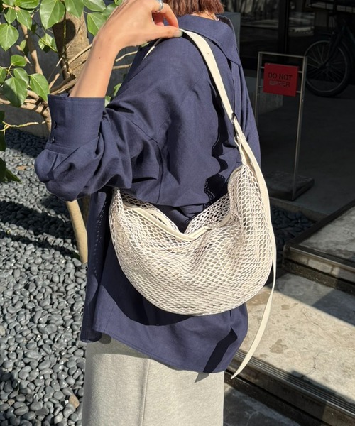 COLLAGE GALLARDAGALANTE（コラージュガリャルダガランテ）の「PAPILLONNER/ラウンドメッシュショルダーバッグ（ショルダーバッグ・レディース・アイボリー/ブラック・FREE）」の6枚目の写真