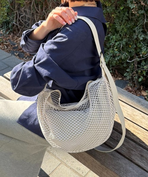 COLLAGE GALLARDAGALANTE（コラージュガリャルダガランテ）の「PAPILLONNER/ラウンドメッシュショルダーバッグ（ショルダーバッグ・レディース・アイボリー/ブラック・FREE）」の9枚目の写真