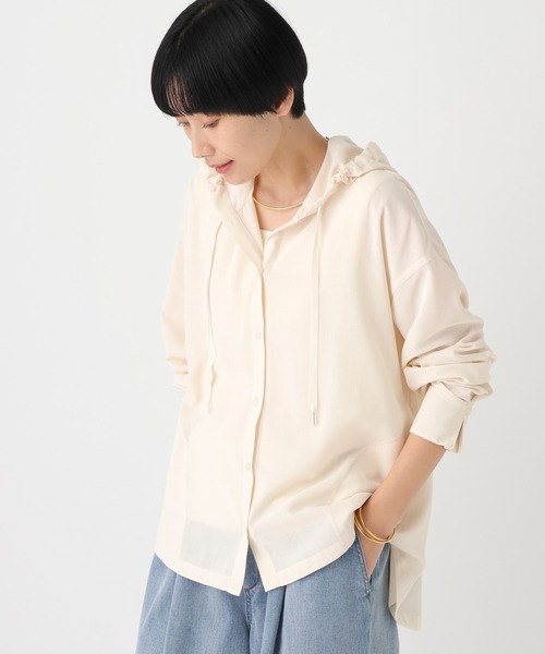 Elura(エルーラ)の「アイロンいらずフードシャツ/659651(シャツ/ブラウス・レディース・オフホワイト/ブラウン/ピンク/ブラック・FREE)」の2枚目の写真