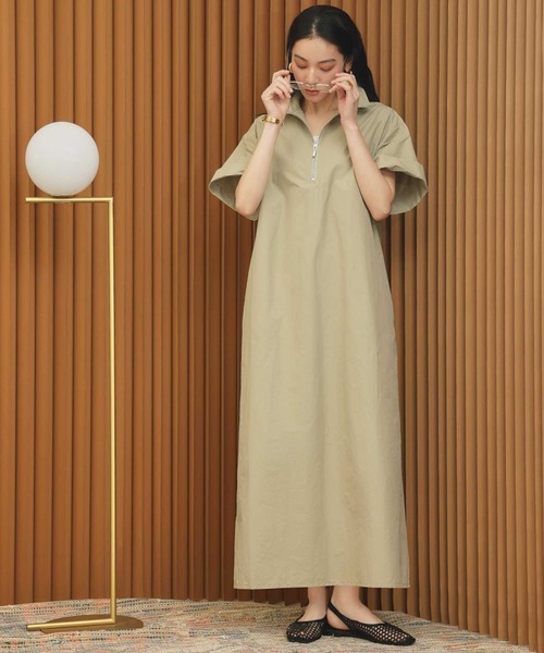 ELFRANK(エルフランク)の「【2026SS】ハーフジップAラインロングワンピース 半袖(ワンピース・レディース・ベージュ/チャコールグレー・FREE)」の1枚目の写真